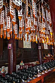 Chiang Mai - The Wat Phan Tao temple, Inside the Wihan: the 108 alm bowls for collecting the offers of coins.  